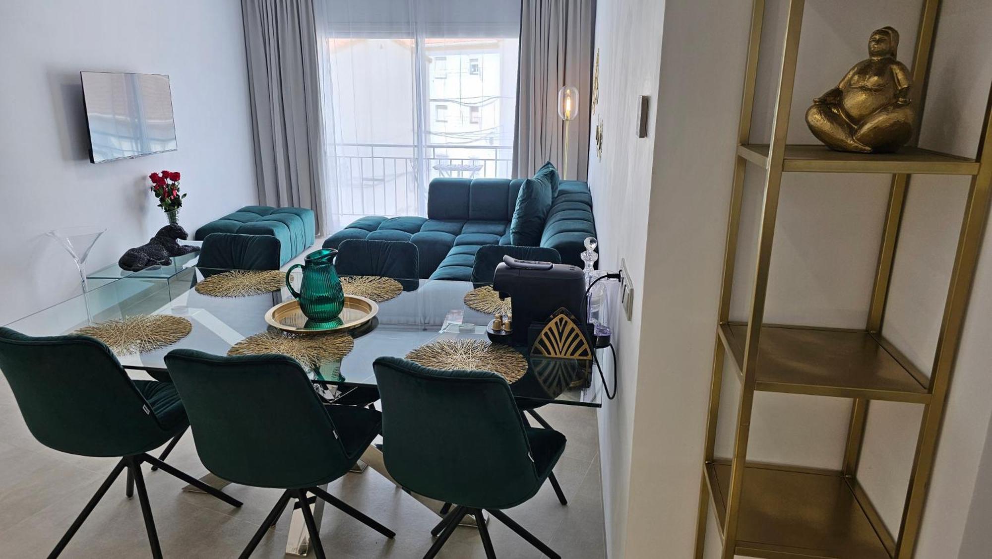Oasis Jacuzzi Retreat Apartment มาร์เบยา ภายนอก รูปภาพ