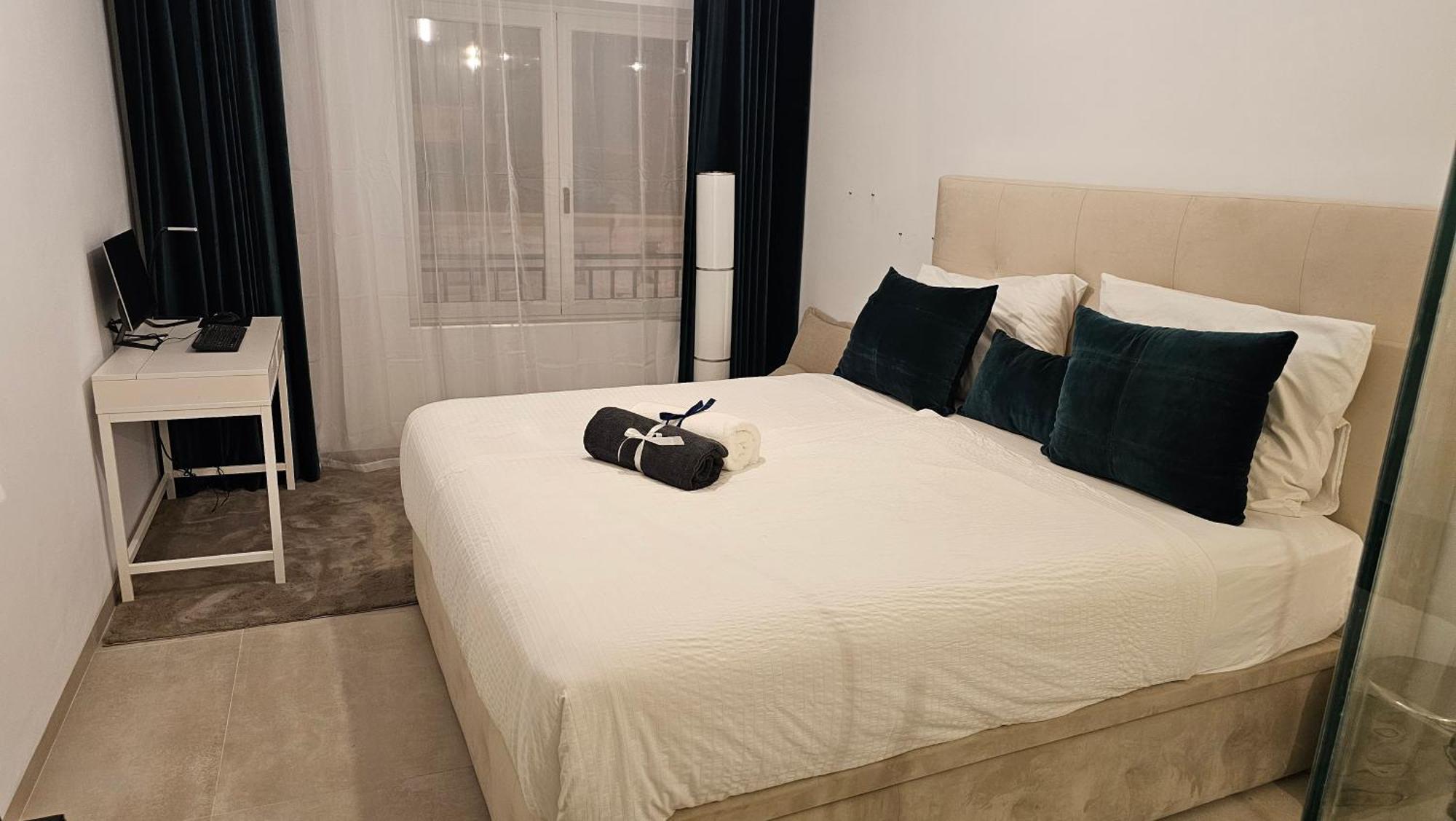 Oasis Jacuzzi Retreat Apartment มาร์เบยา ภายนอก รูปภาพ