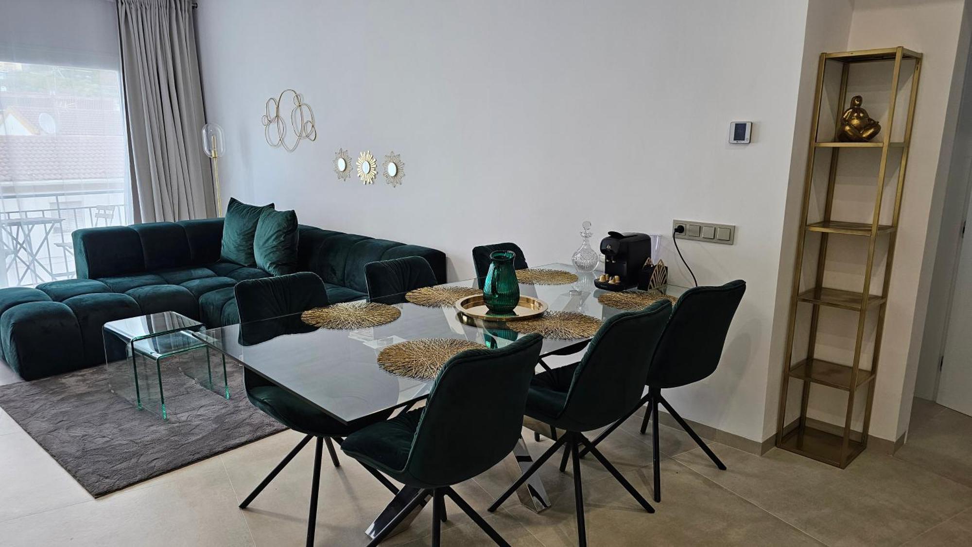 Oasis Jacuzzi Retreat Apartment มาร์เบยา ภายนอก รูปภาพ