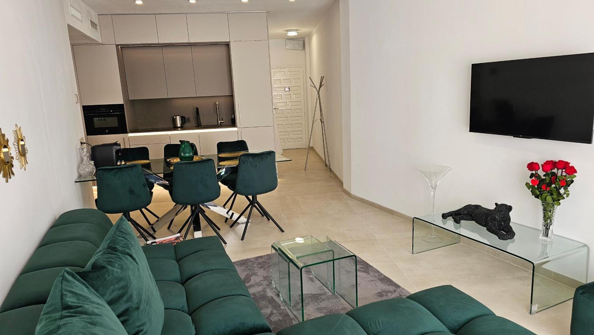 Oasis Jacuzzi Retreat Apartment มาร์เบยา ภายนอก รูปภาพ