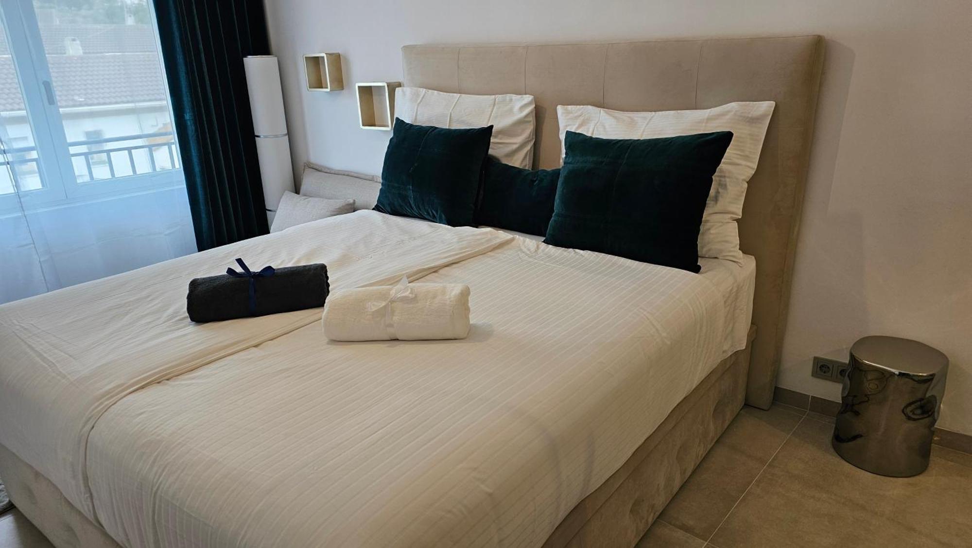 Oasis Jacuzzi Retreat Apartment มาร์เบยา ภายนอก รูปภาพ