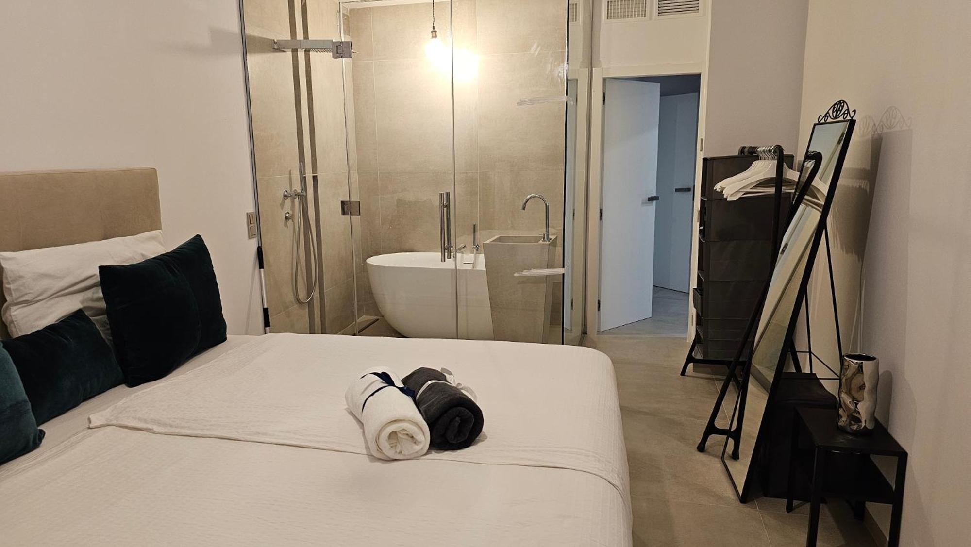 Oasis Jacuzzi Retreat Apartment มาร์เบยา ภายนอก รูปภาพ