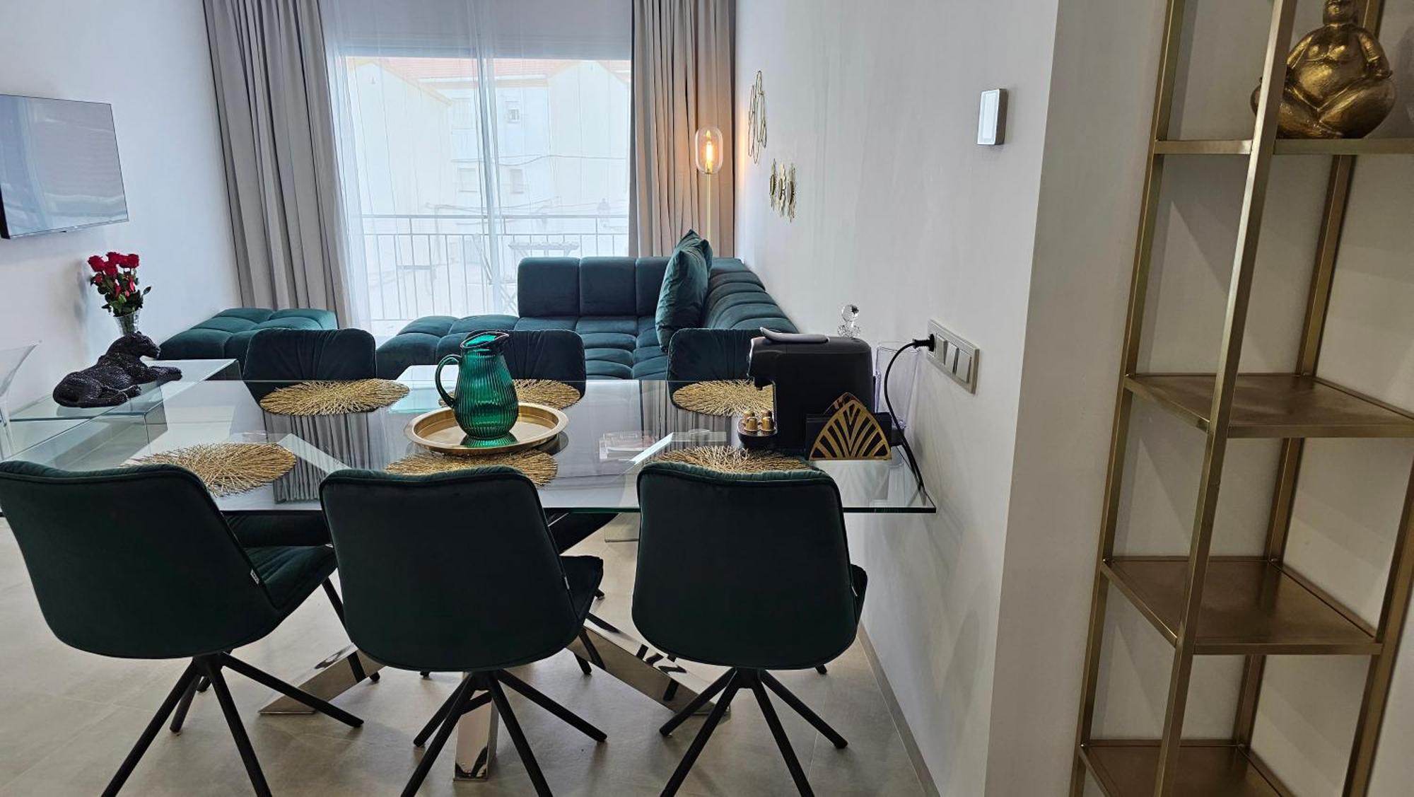 Oasis Jacuzzi Retreat Apartment มาร์เบยา ภายนอก รูปภาพ