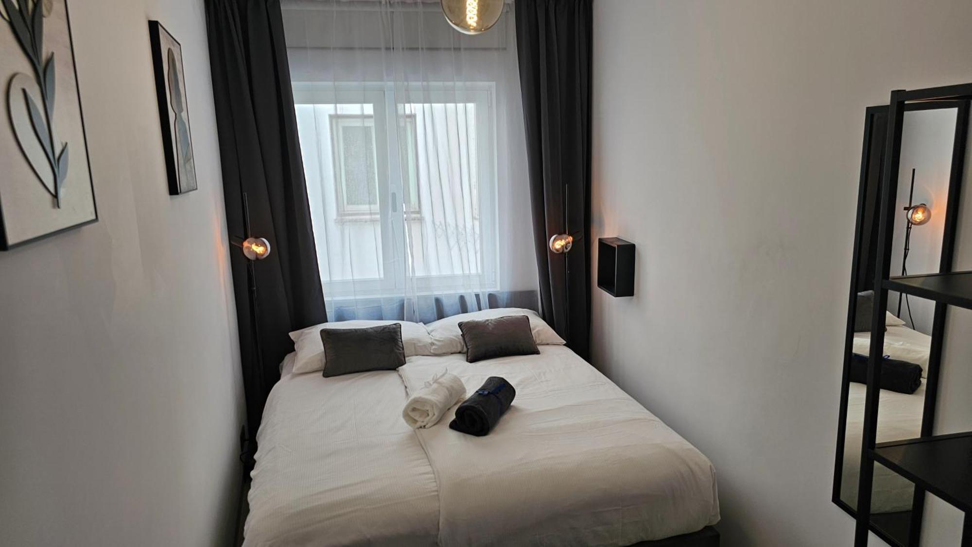 Oasis Jacuzzi Retreat Apartment มาร์เบยา ภายนอก รูปภาพ